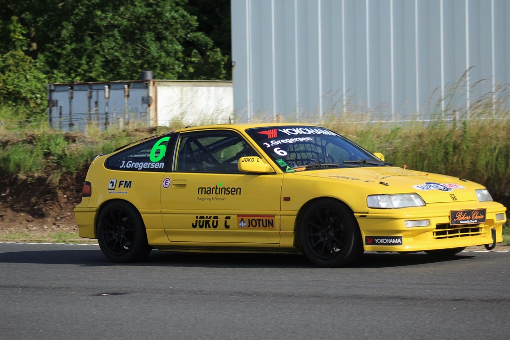 De gule Honda’er med Mikkel og Jesper Gregersen (billedet) har lidt døje med at få bremserne til at holde i 15 minutter plus en omgang på de danske baner. Er de lange langsider på Lausitzring nok til at holde bremserne kølede eller skal de køre spareprogram gennem løbet?
(Foto: JJ Media)